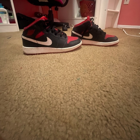 COPY - Jordan 1 mid size 4.5y - Picture 1 of 4